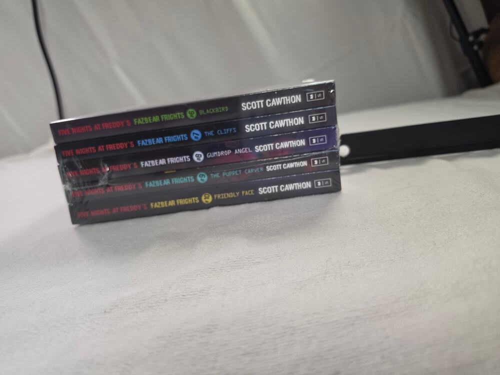 Five Nights at Freddys Fazbear Frights 5 Book Lot
